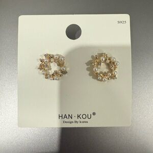 Gold and Pearl Wreath Earrings